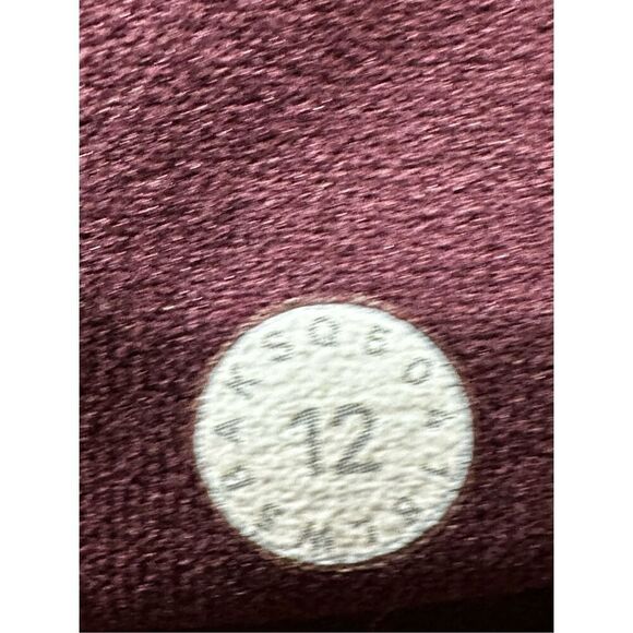 Lululemon size 12 burgundy Reveal tights/ leggings *FLAW* - Picture 8 of 9